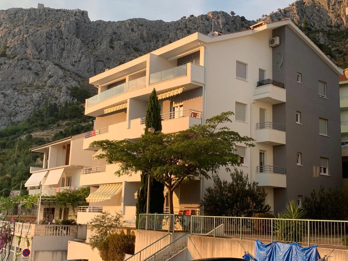 Apartments Beverly オミシュ エクステリア 写真