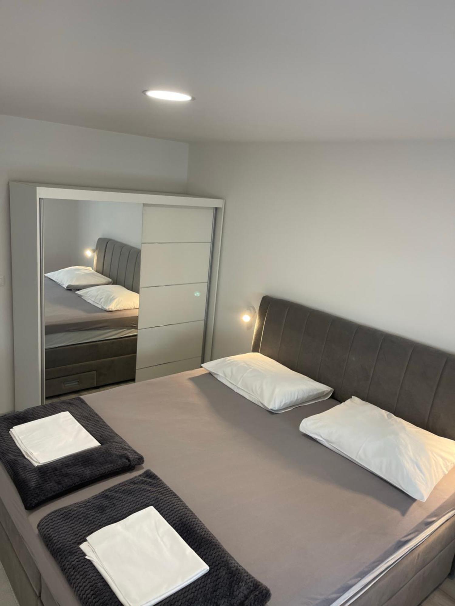 Apartments Beverly オミシュ エクステリア 写真