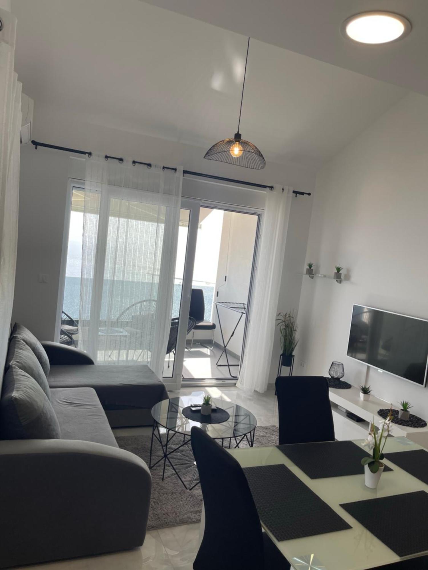Apartments Beverly オミシュ エクステリア 写真
