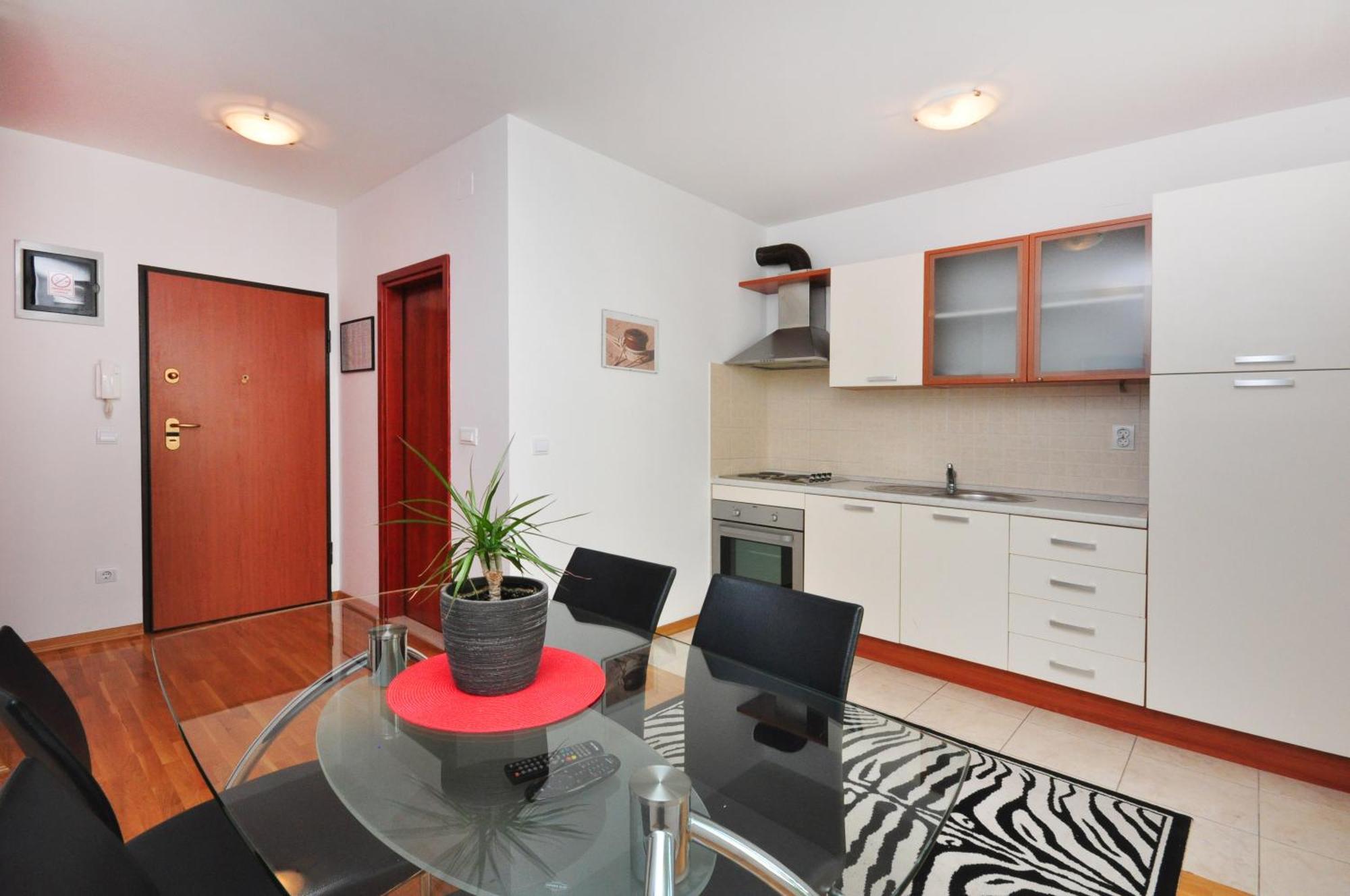 Apartments Beverly オミシュ エクステリア 写真