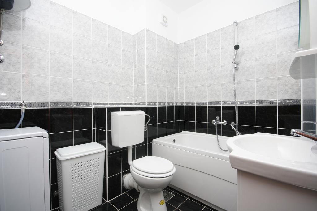 Apartments Beverly オミシュ エクステリア 写真