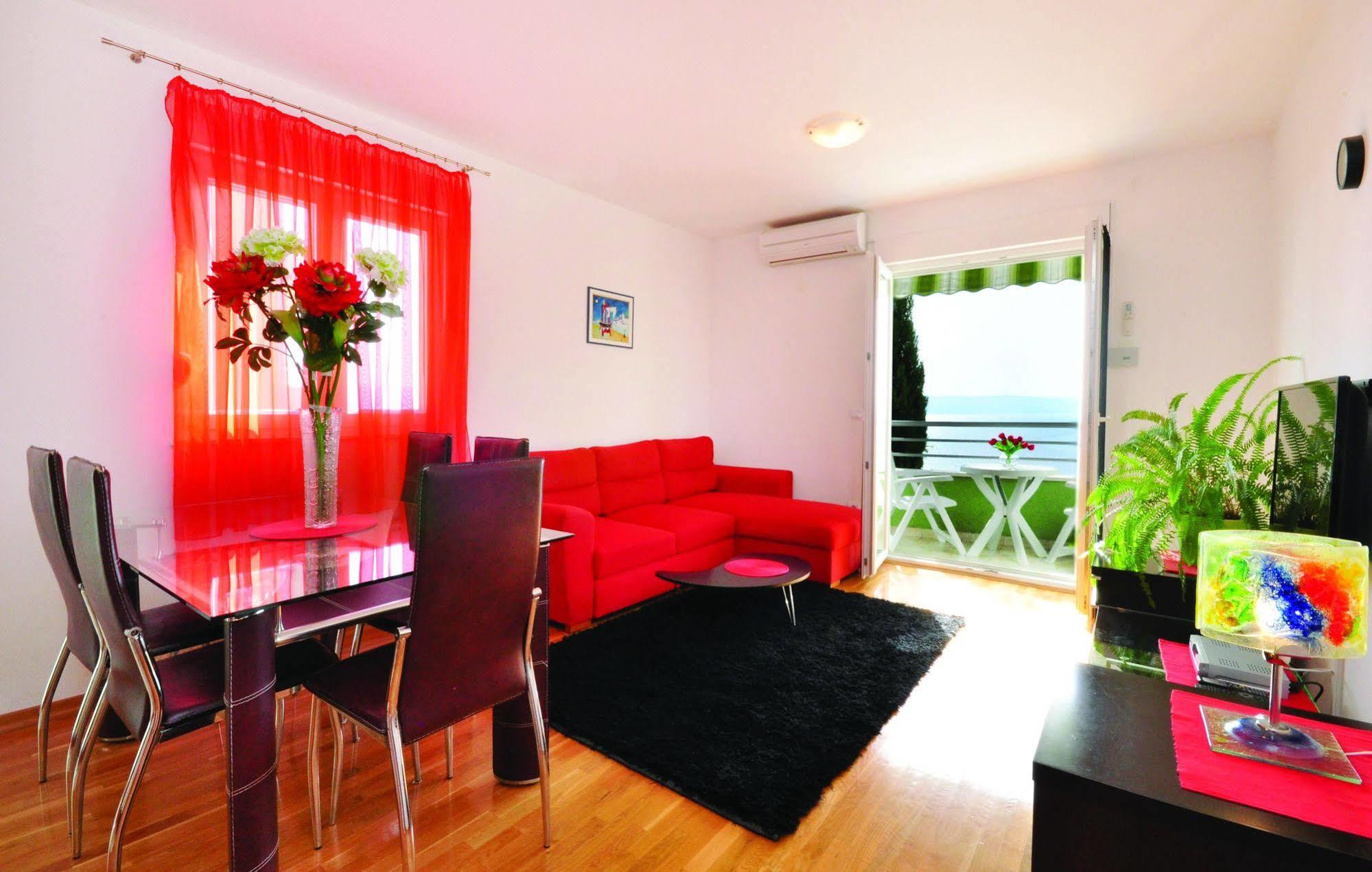 Apartments Beverly オミシュ エクステリア 写真