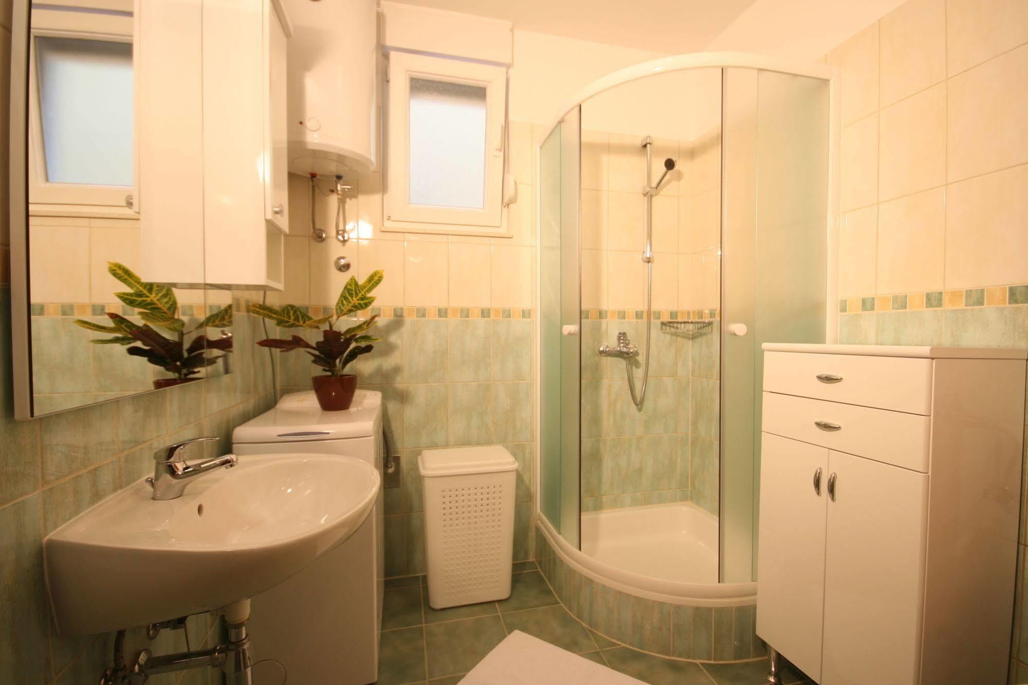 Apartments Beverly オミシュ エクステリア 写真