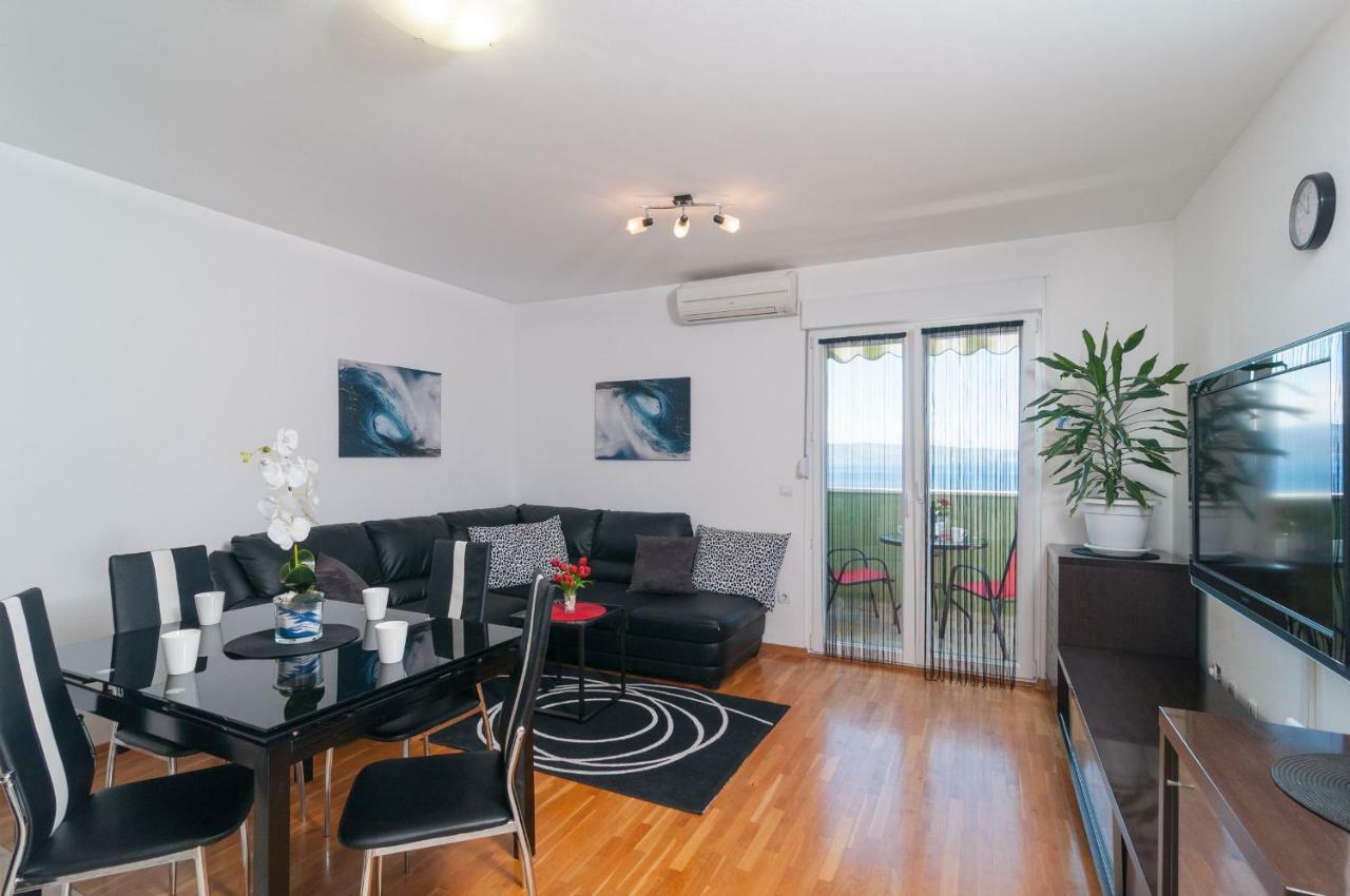 Apartments Beverly オミシュ エクステリア 写真